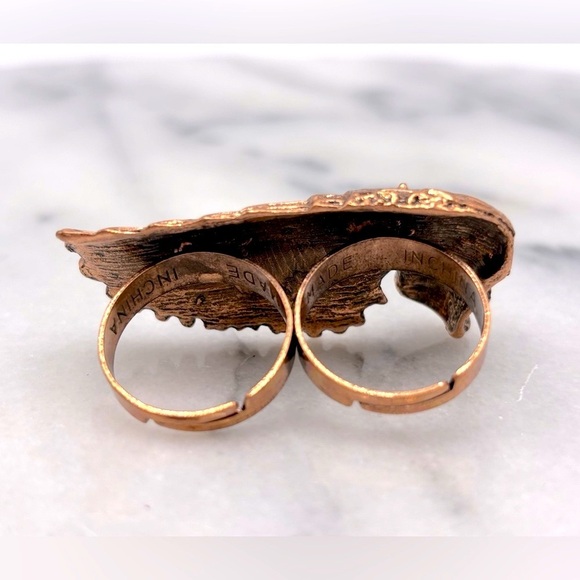 Antique Copper‎ Color SKULL & Feather Duo Finger/Knuckle Ring - Picture 3 of 4